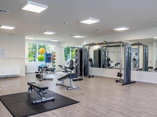 Building Photo - 610 NE 2nd St