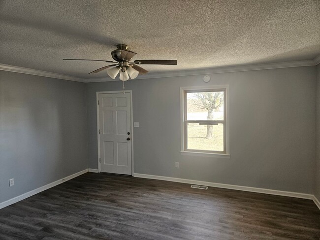 Building Photo - 617 Chitwood Dr