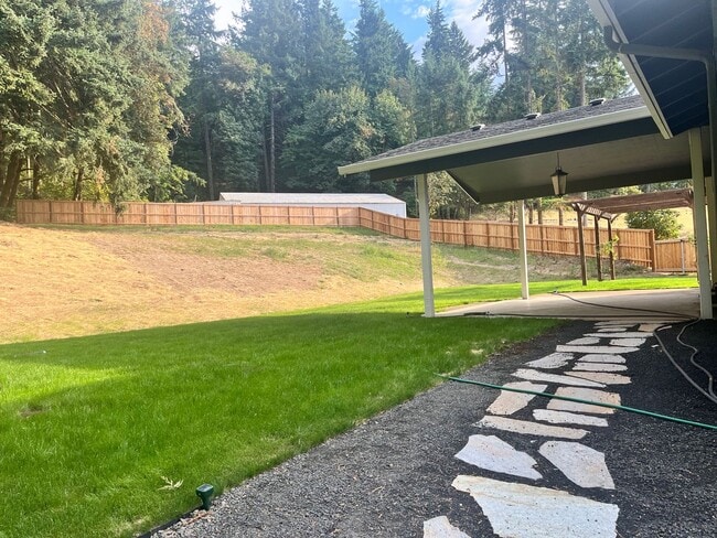 Building Photo - Beautifully Refreshed Home on Several Acre...