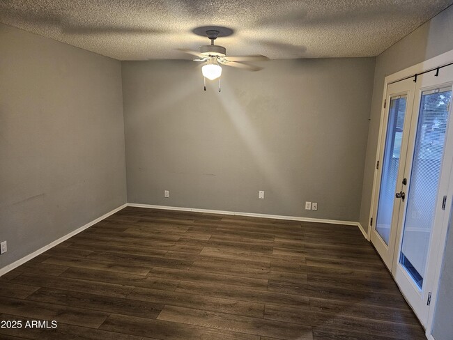 Building Photo - 286 W Palomino Dr