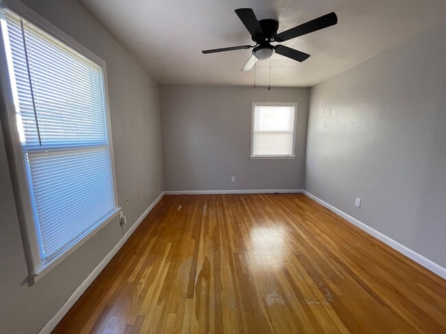 Building Photo - Spacious Home with Fenced Backyard