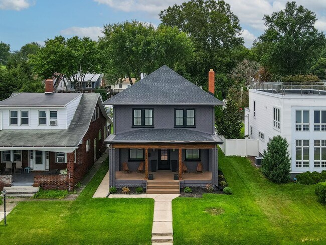 Building Photo - 608 N Front St