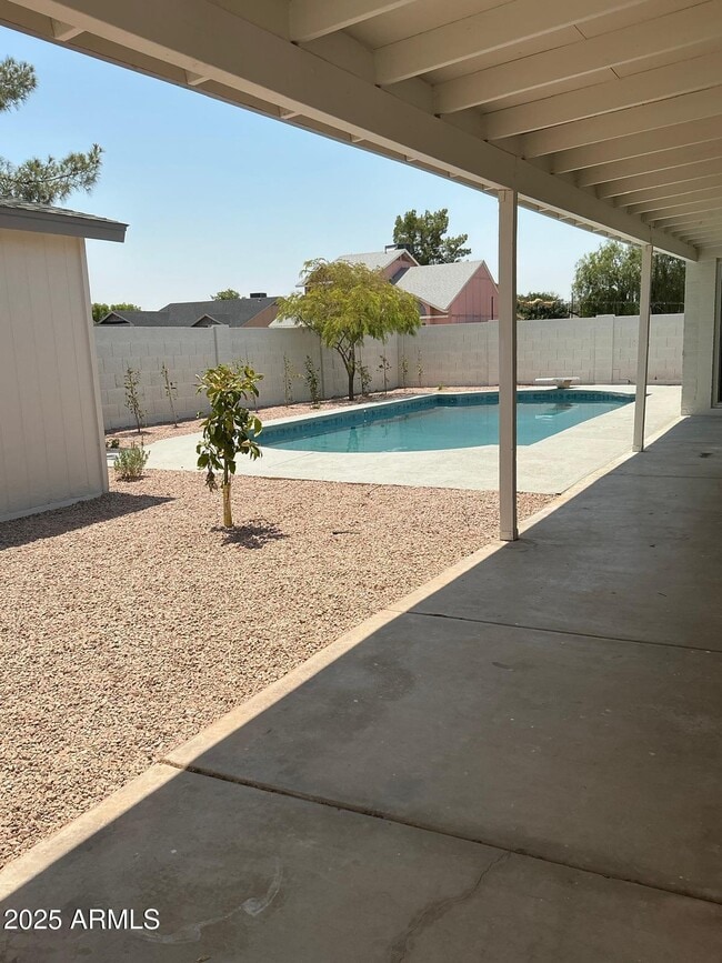 Building Photo - 8837 W Highland Ave