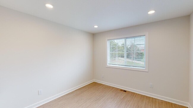 Building Photo - 995 Dailey Pl