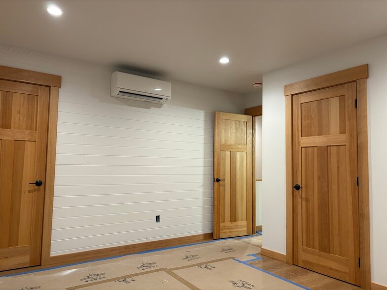 Master BR - 475 Hillcrest Pl