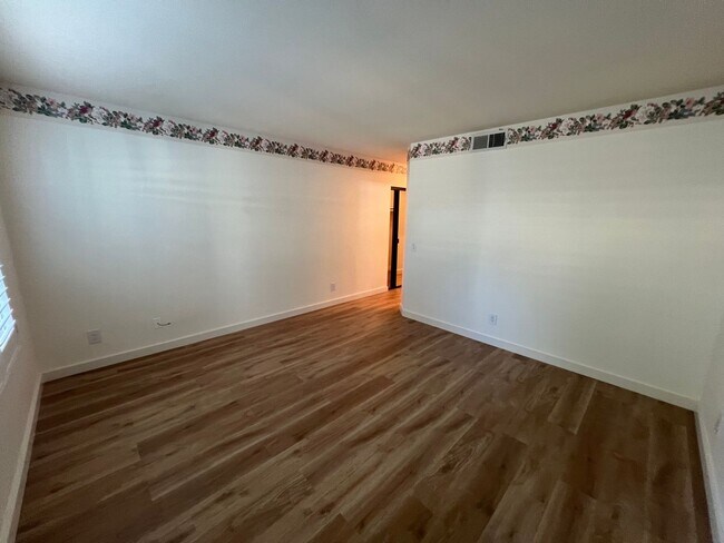 Building Photo - Great home in wonderful neighborhood - Cam...
