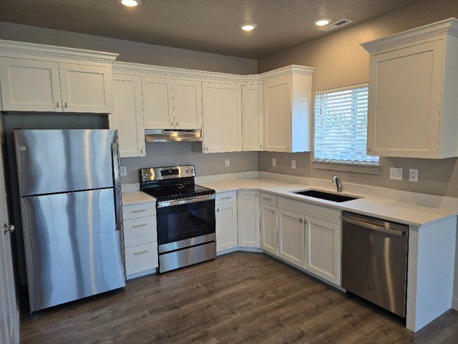 Building Photo - 3813 Ogden Ave