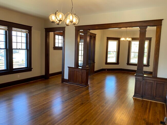 Building Photo - 1001 Maple Ave