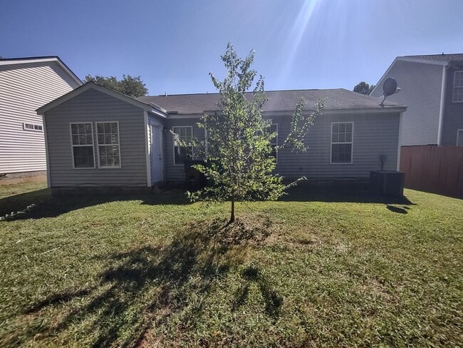 Building Photo - Pristinel Ranch Style Home located in the ...