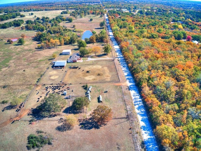 Building Photo - Beautiful 3 bed 2.5 bath home in the Country