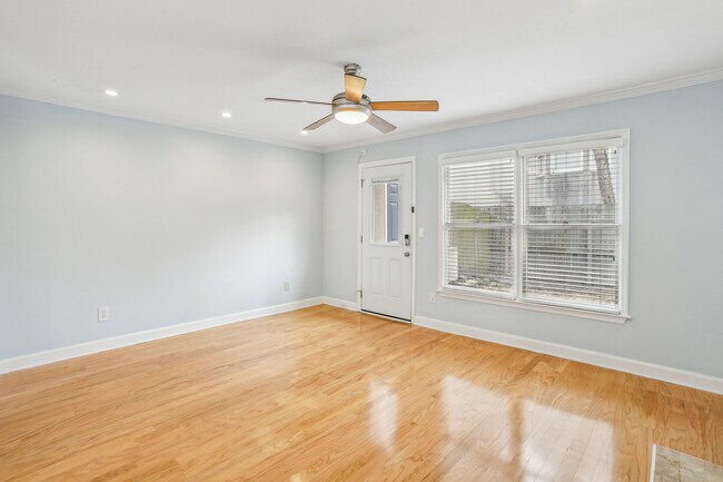 Building Photo - 1002 Defoors Landing NW