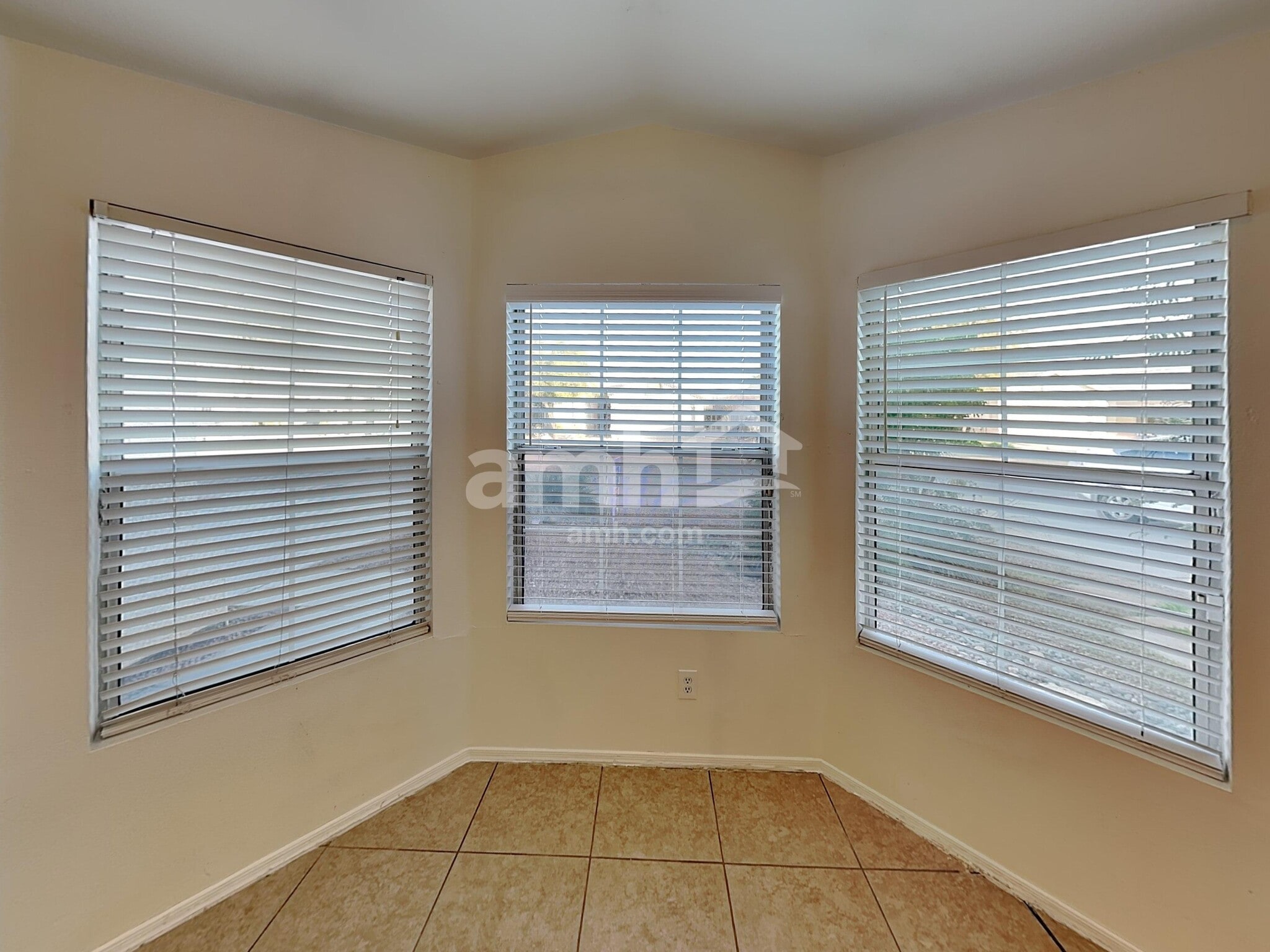 Building Photo - 9045 W Holly St