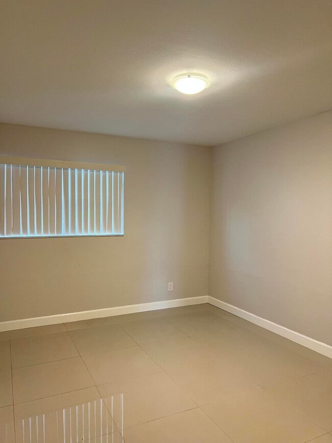 Building Photo - 8789 NW 39th St