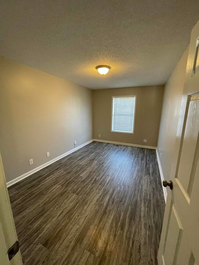 Building Photo - 320 Donna Dr