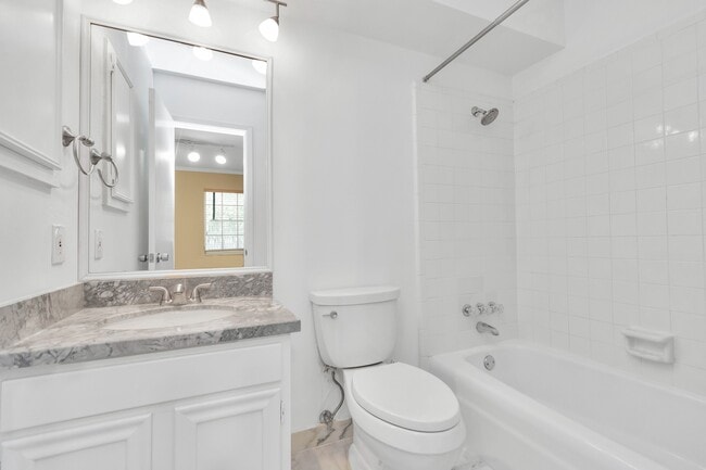 Building Photo - 3934 Roseland St