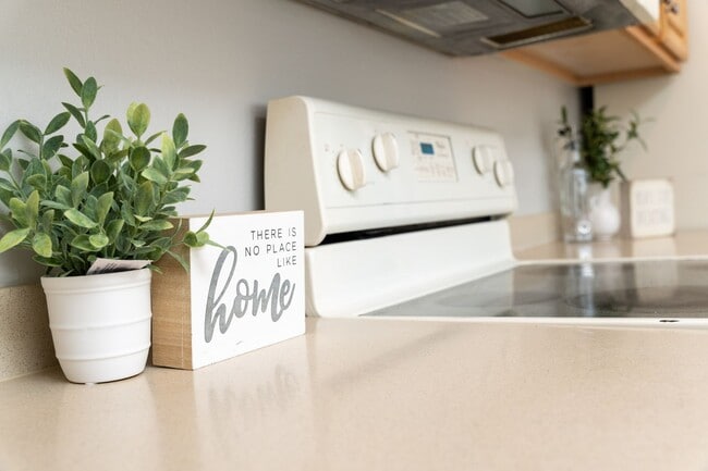 Building Photo - Beautiful 1 Bed 1 Bath with 1 car garage c...