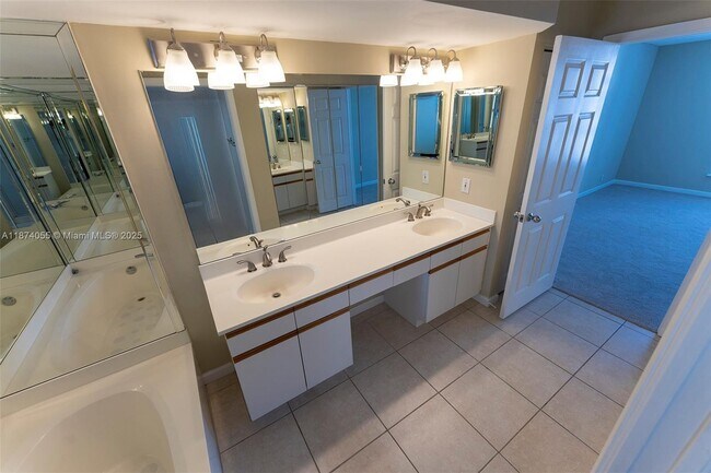 Building Photo - 3530 Mystic Pointe Dr