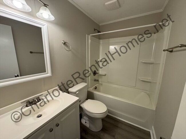 Building Photo - Nice updated brick ranch home