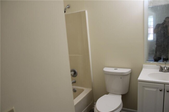 Building Photo - 1233 Sweet Pine Dr