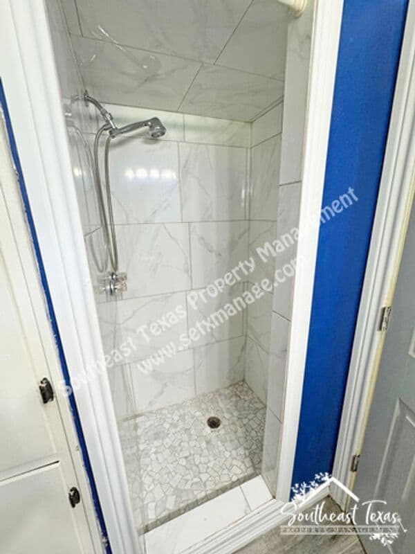 Building Photo - 515 Devon Dr