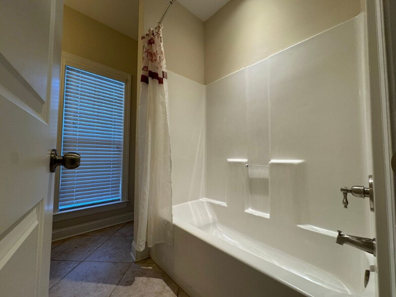 Building Photo - 1854 Juniper Dr