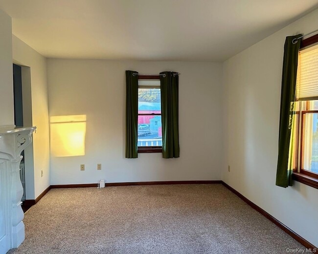 Building Photo - 273 Round Hill Rd