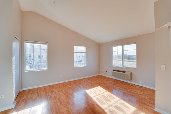 Building Photo - 1231 Silverstone Dr