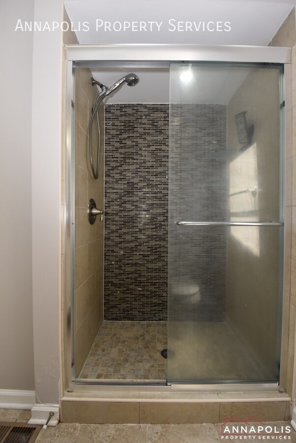 Building Photo - 442 Poplar Ln