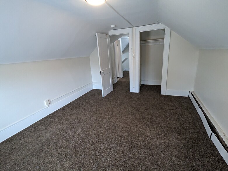 Building Photo - 608 Elmwood Ave