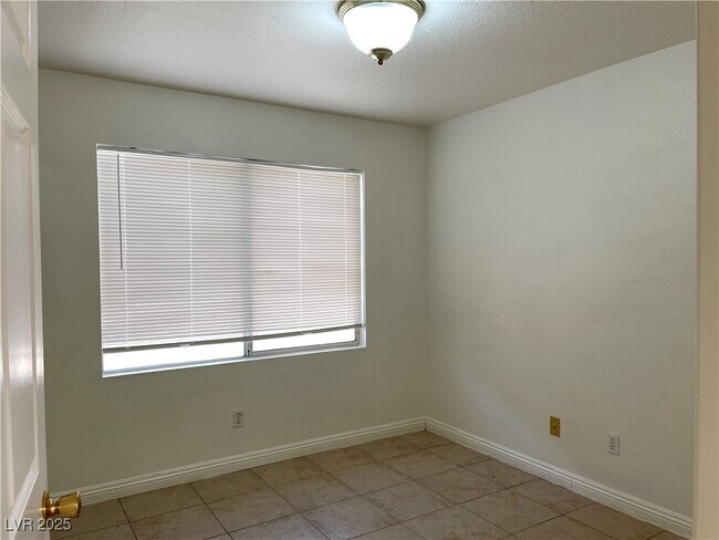 Building Photo - 4364 Mesa Hill Dr