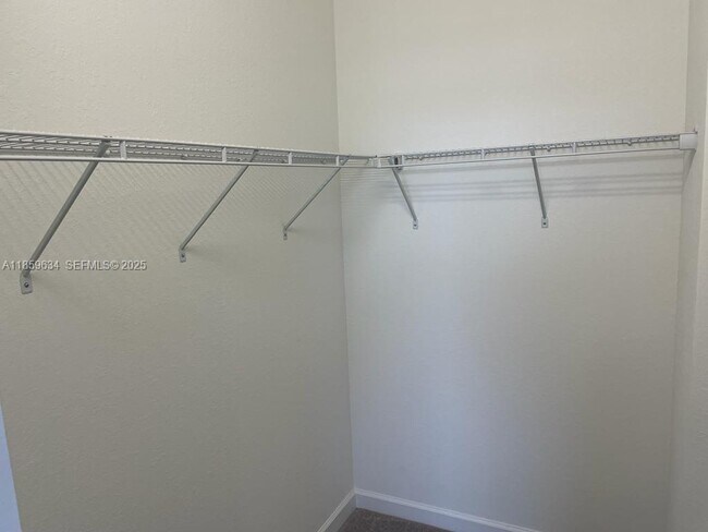 Building Photo - 945 NE 211th St