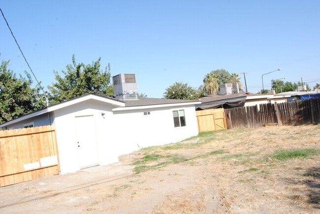 Building Photo - 5812 Clayton St