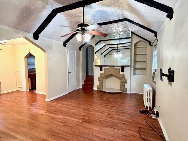 Building Photo - 3819 Beechwood Blvd