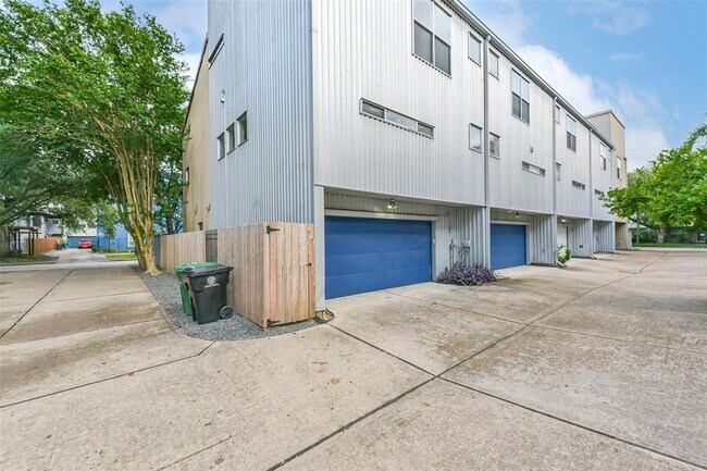 Building Photo - 2804 Jackson St
