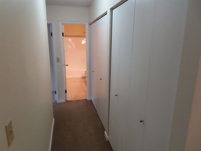 Building Photo - Two Bedroom Condo in UTC