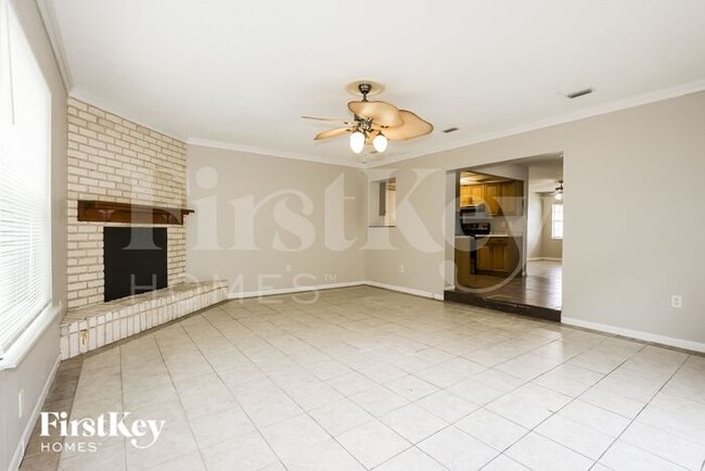 Building Photo - 8275 Jacaranda Ave