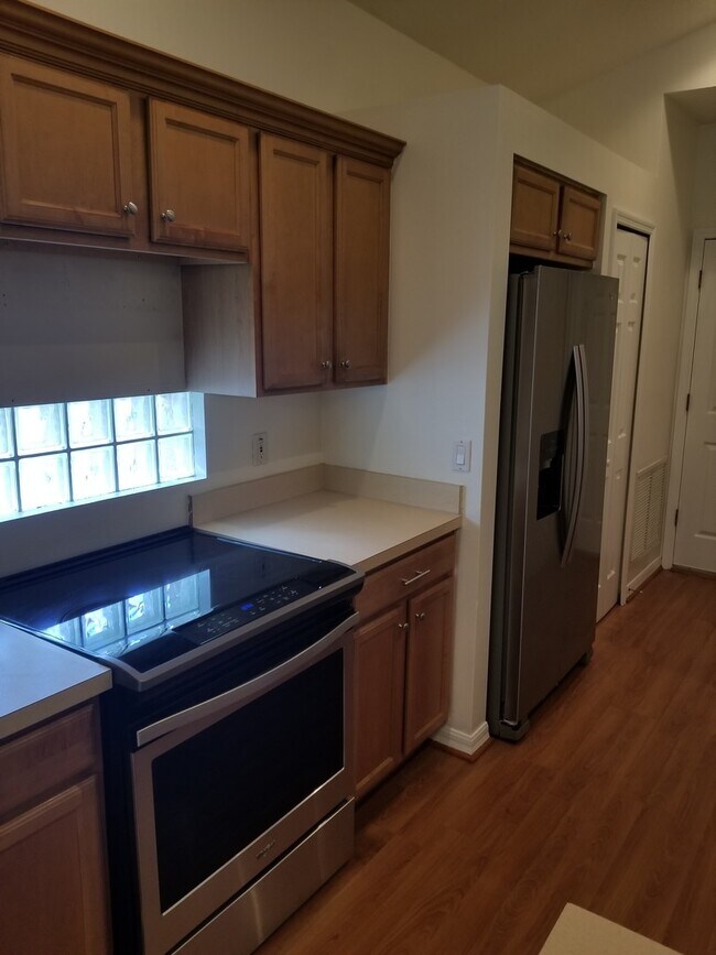 Building Photo - 2.2 w bonus room