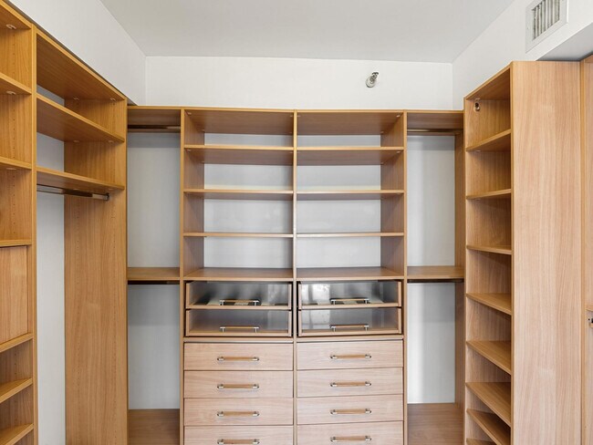 Building Photo - 3530 Mystic Pointe Dr