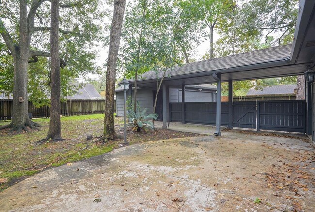 Building Photo - 2018 Crystal Springs Dr