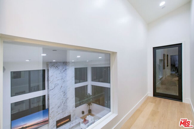 Building Photo - 244 S Gramercy Pl