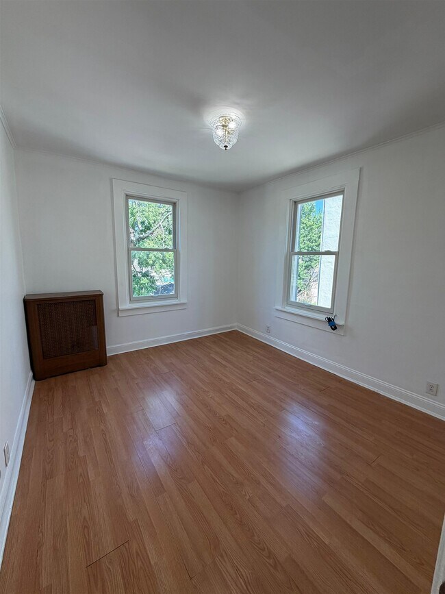 Building Photo - 214 72nd St
