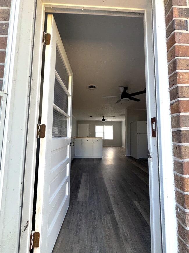 Building Photo - 608 22nd Ave N