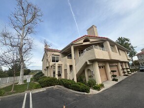 Building Photo - Beautiful 3-Bedroom Home in Gated Stevenson Ranch Enclave!