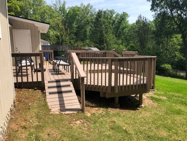 Building Photo - 5438 Brookview Dr