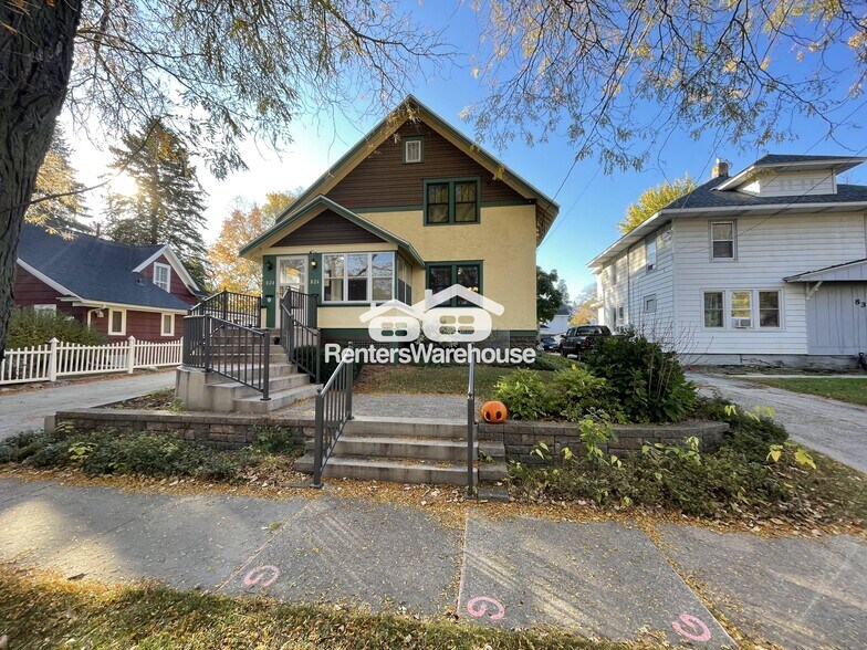 Primary Photo - 826 1st St NW