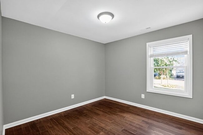 Building Photo - 43215 Riverside Dr