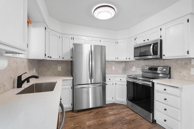 Building Photo - Beautiful Vacaville Home Near Parks, Schools & Shopping