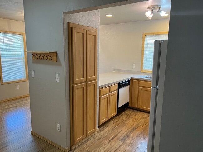 Building Photo - 2 bedroom apartment in a great neighborhood!