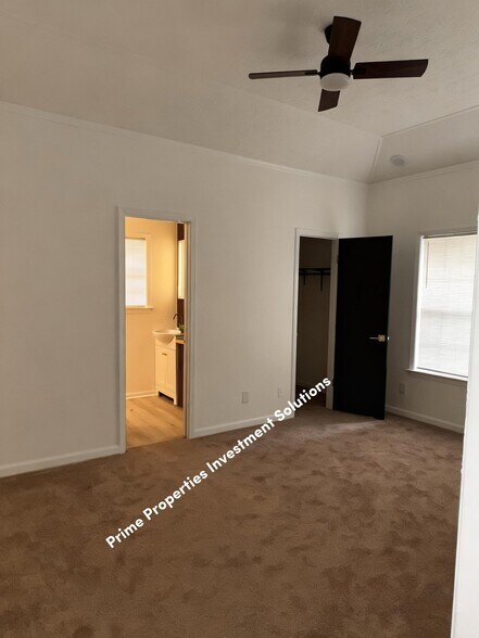 Building Photo - 4012 Amberly Rd