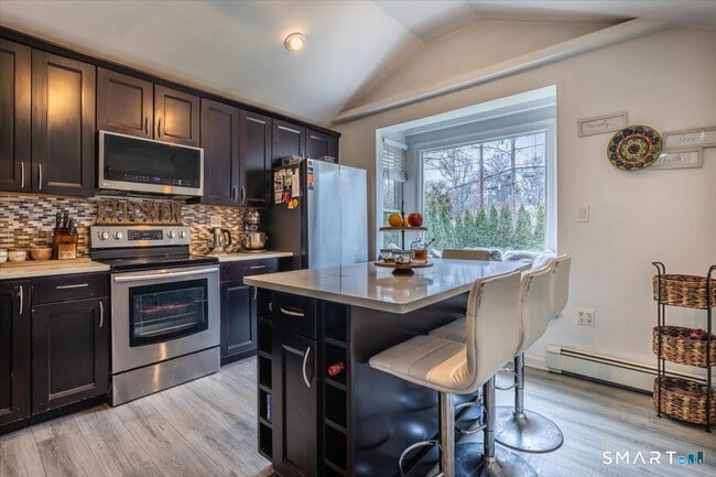 Building Photo - 56 Linden St